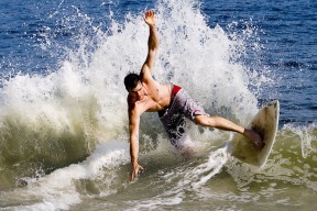 9游-_老鹰队年轻球员爆发，团队表现出色_，老鹰队球员照片