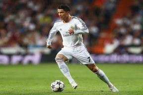 九游下载中心-库里连续多场三分球命中，改写比赛的战术规则！，库里本赛季三分球命中数