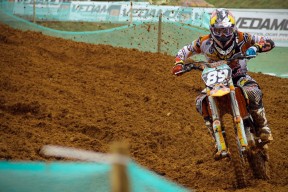 九游电脑版-_城市天际线攀爬：在摩天楼间挑战自我_，城市天际线怎么变高楼