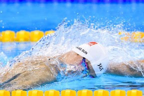 九游体育网站-_骑士年轻球员发挥出色，未来充满希望_，骑士队球员的年薪排名