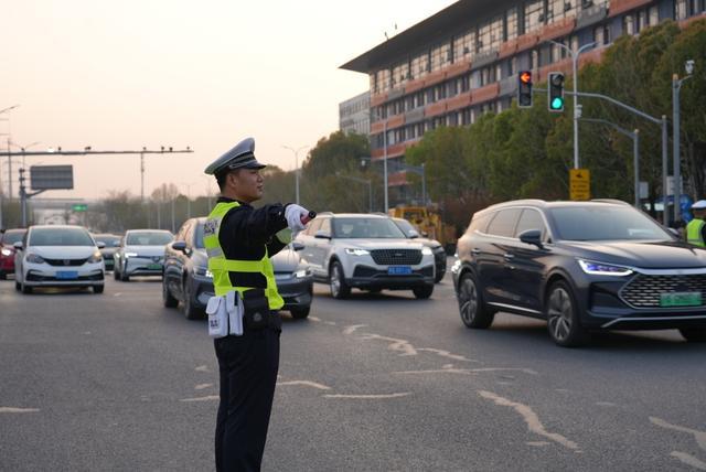 包含赛事安保升级：确保比赛安全有序进行的词条